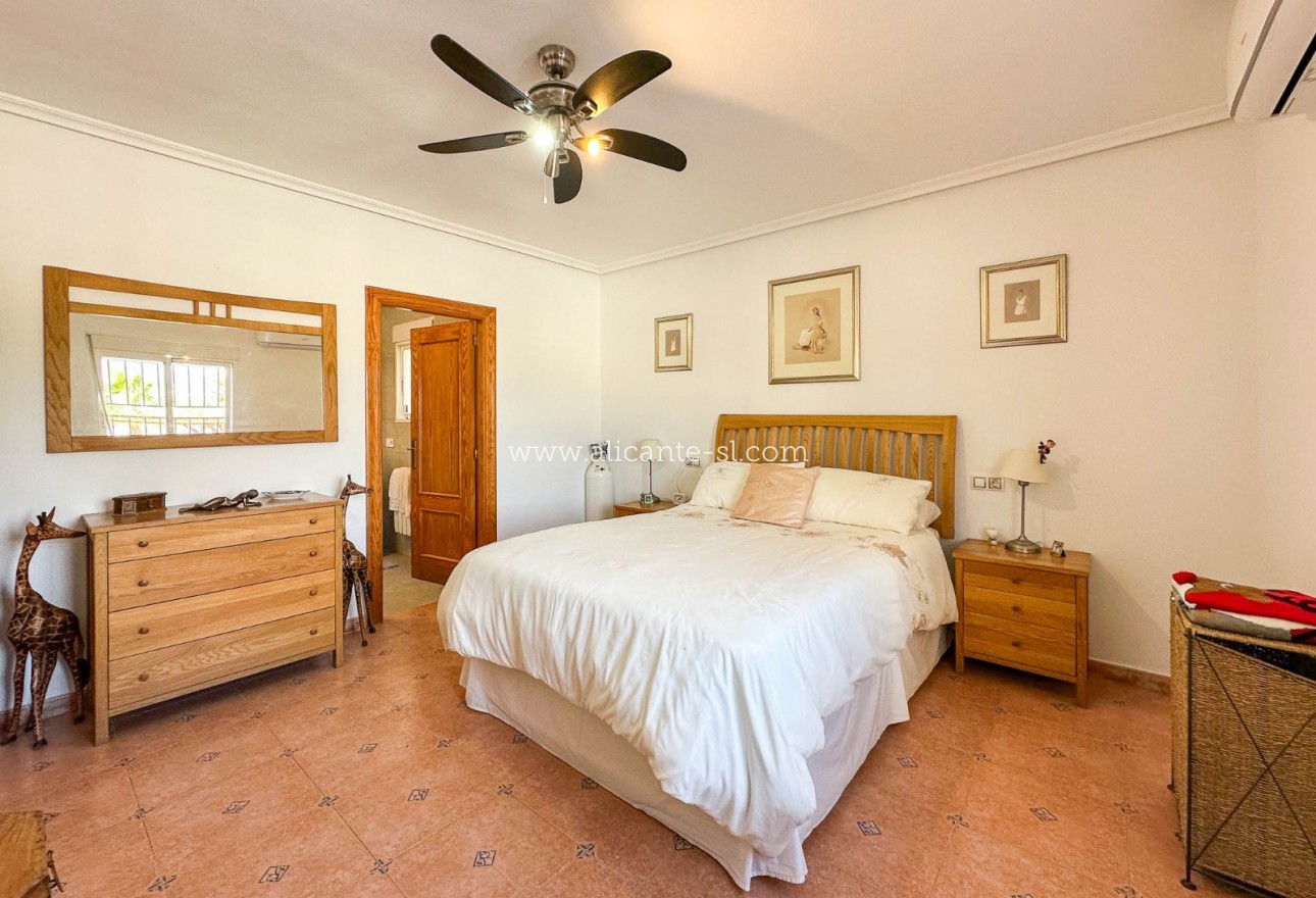 Resale - Villa / Doppelhaushälfte - Hondón de las Nieves