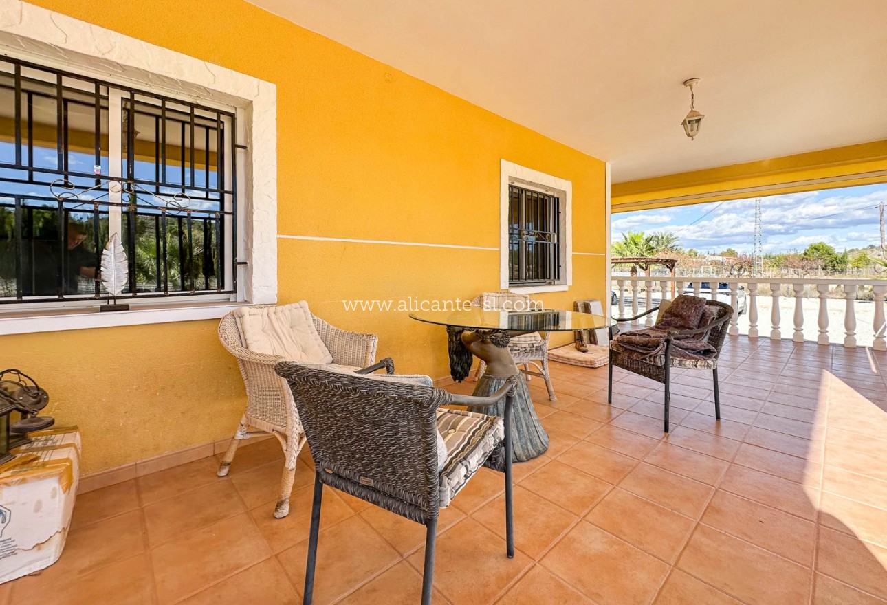 Resale - Villa / Doppelhaushälfte - Hondón de las Nieves