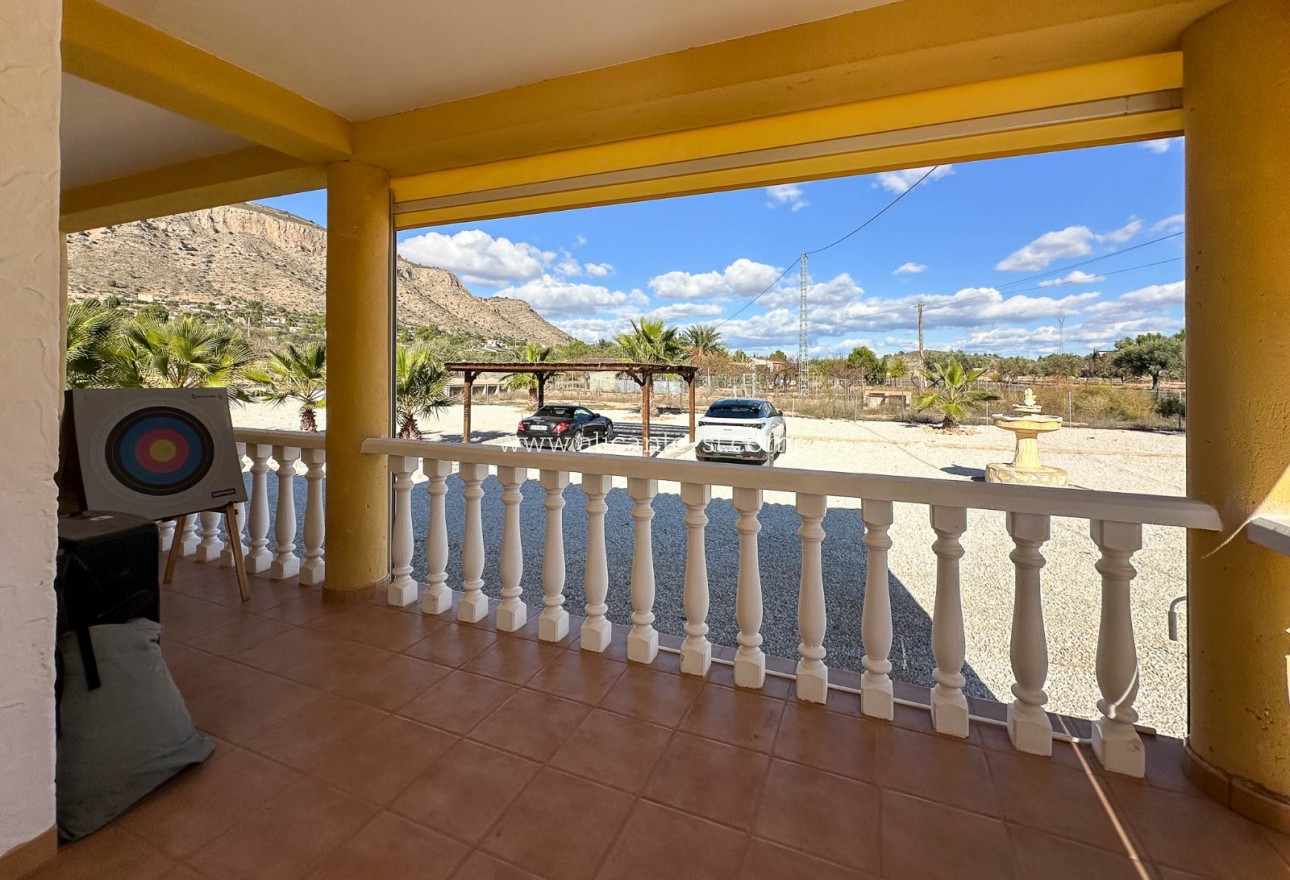 Resale - Villa / Doppelhaushälfte - Hondón de las Nieves