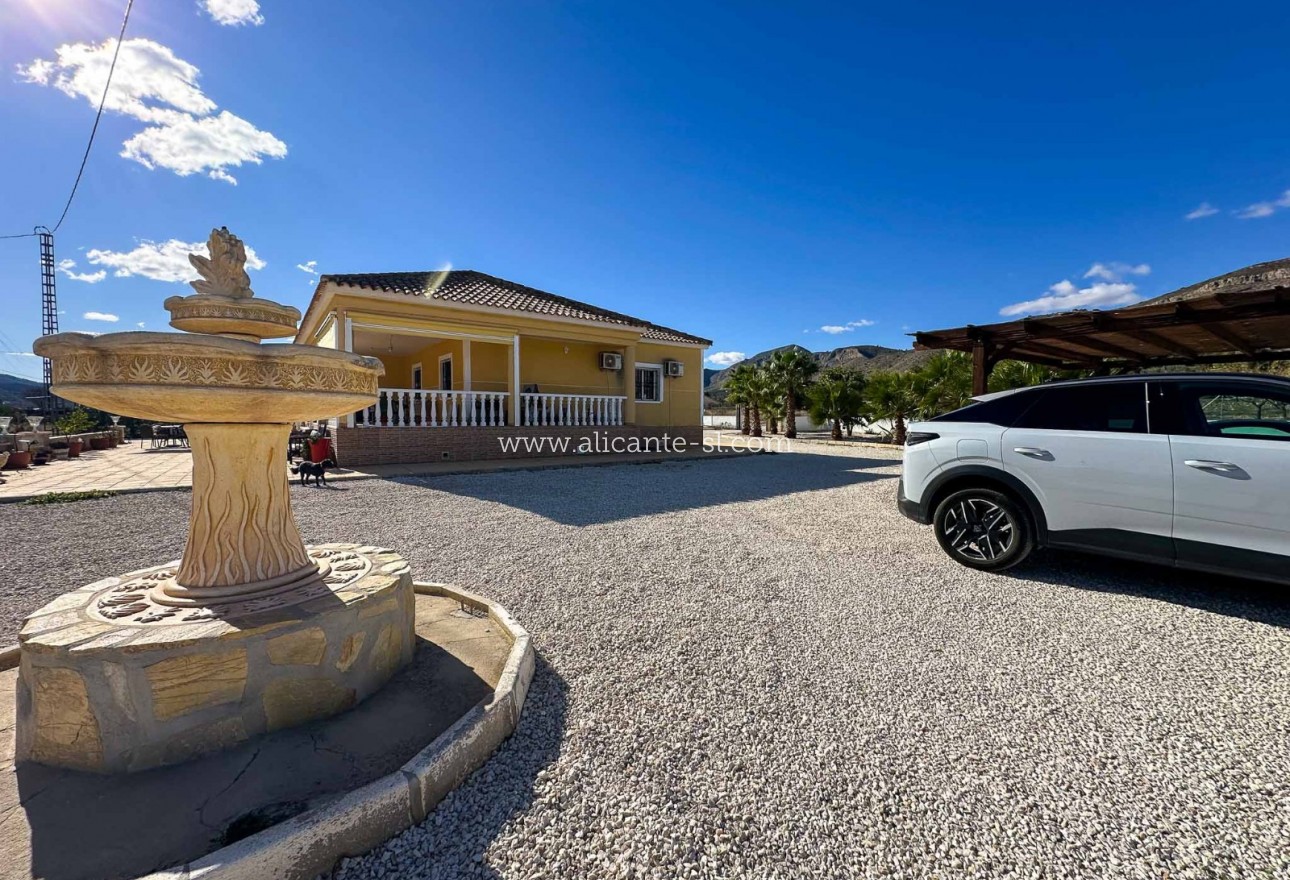 Resale - Villa / Doppelhaushälfte - Hondón de las Nieves