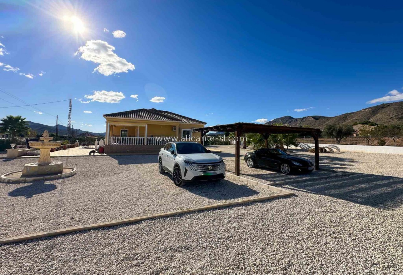 Resale - Villa / Doppelhaushälfte - Hondón de las Nieves