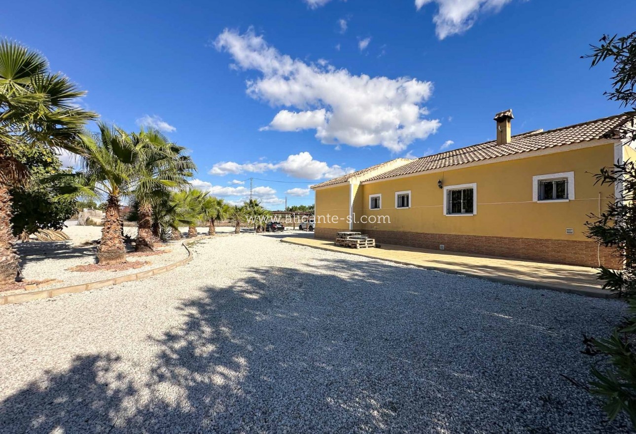 Resale - Villa / Doppelhaushälfte - Hondón de las Nieves