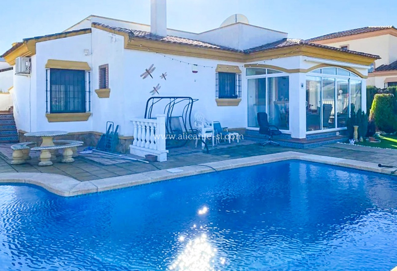 Resale - Villa / Doppelhaushälfte - Hondón de las Nieves