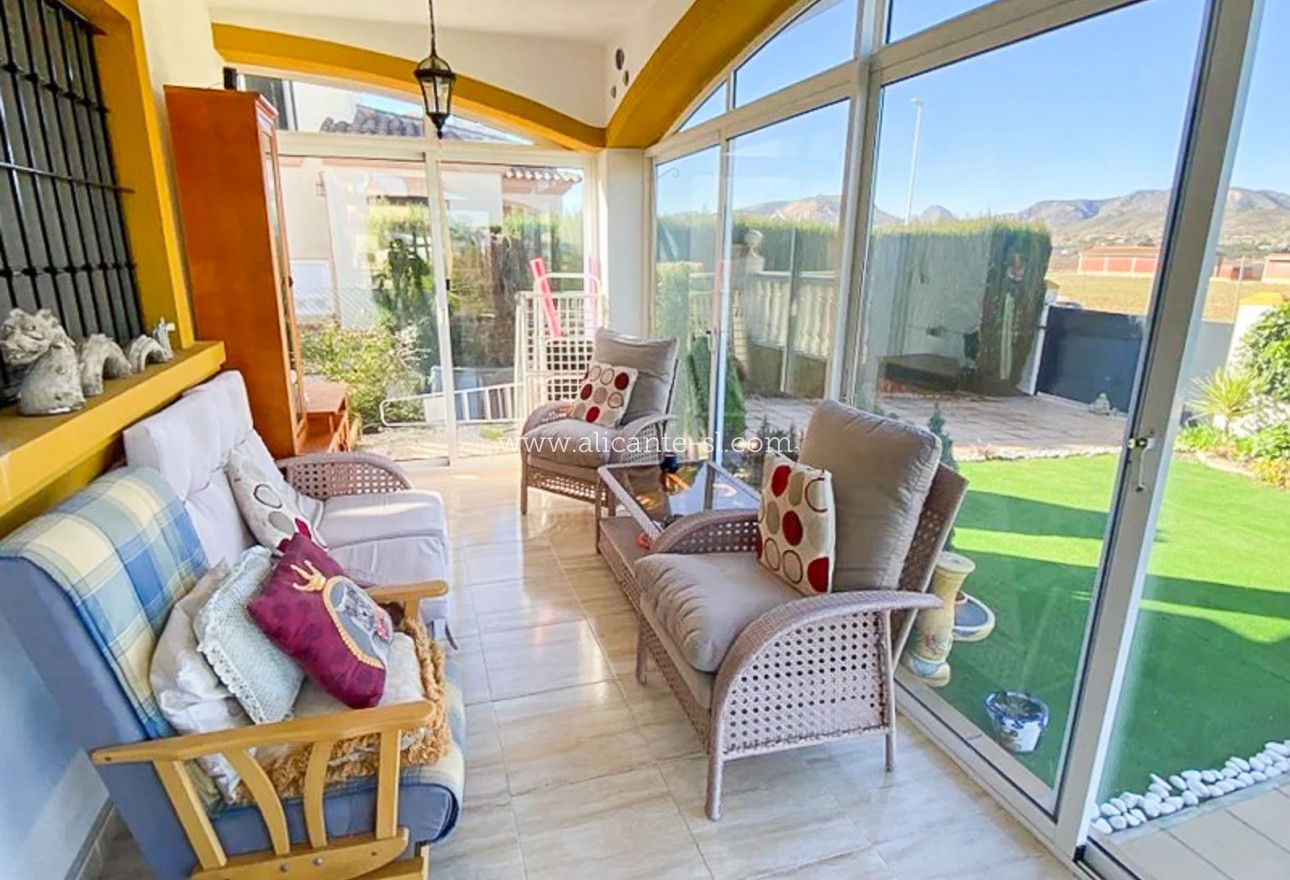 Resale - Villa / Doppelhaushälfte - Hondón de las Nieves