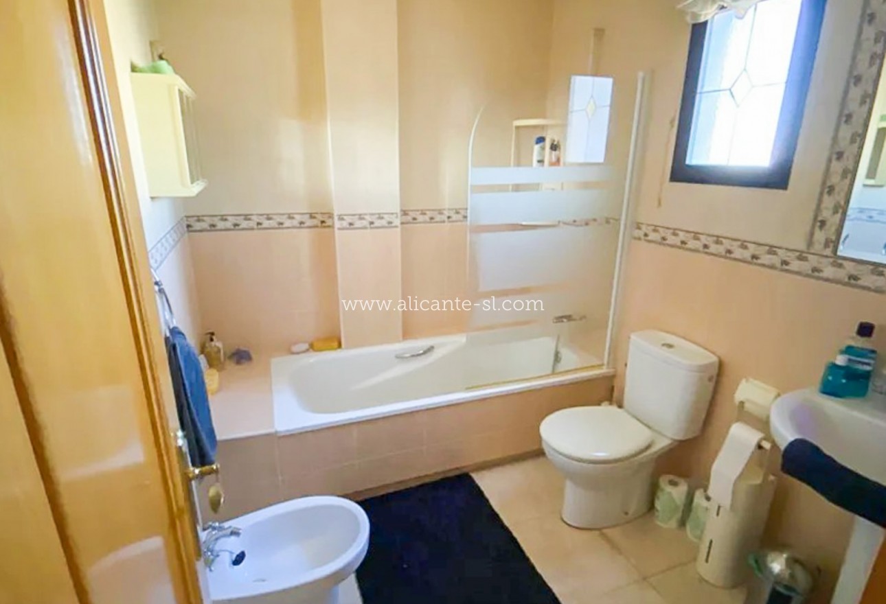 Resale - Villa / Doppelhaushälfte - Hondón de las Nieves