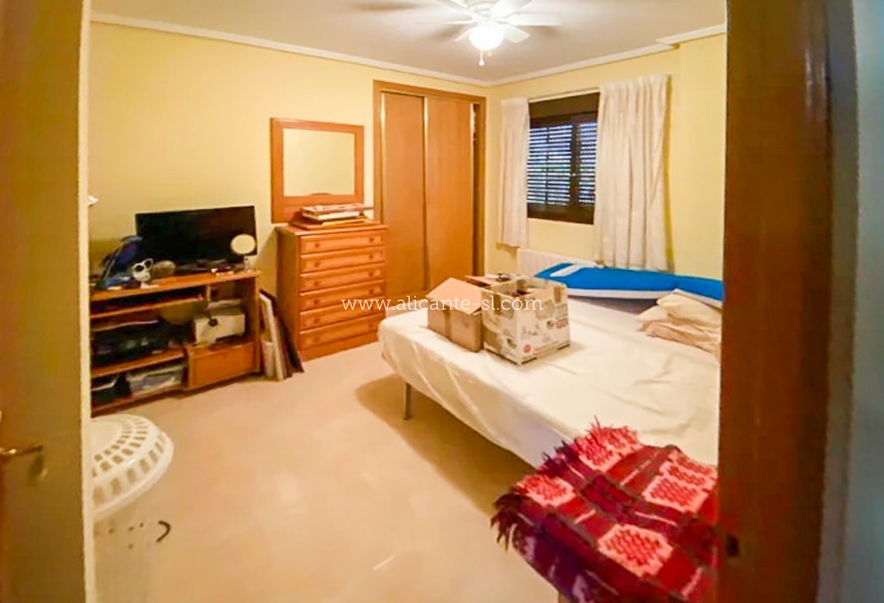 Resale - Villa / Doppelhaushälfte - Hondón de las Nieves