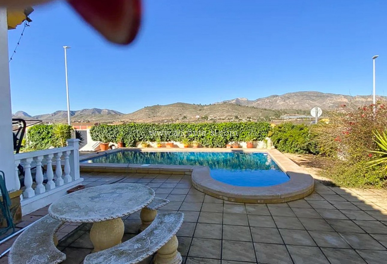 Resale - Villa / Doppelhaushälfte - Hondón de las Nieves