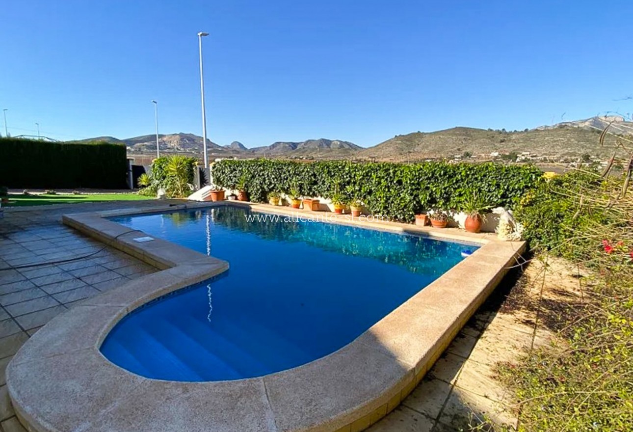 Resale - Villa / Doppelhaushälfte - Hondón de las Nieves