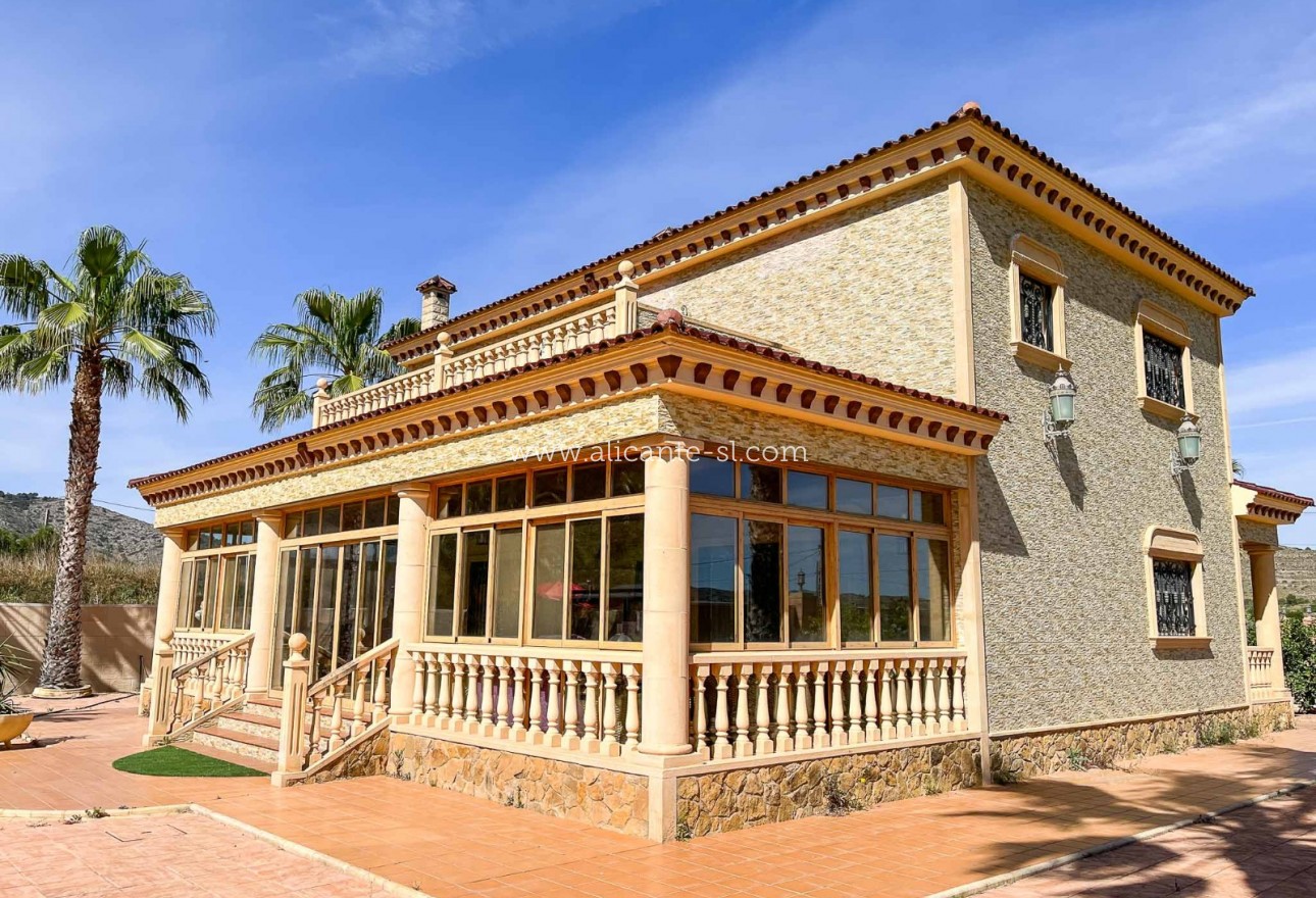 Resale - Villa / Doppelhaushälfte - Hondón de las Nieves