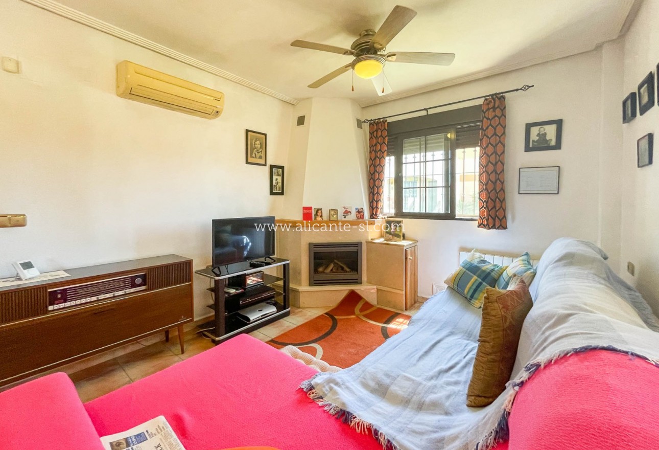 Resale - Villa / Doppelhaushälfte - Hondón de las Nieves