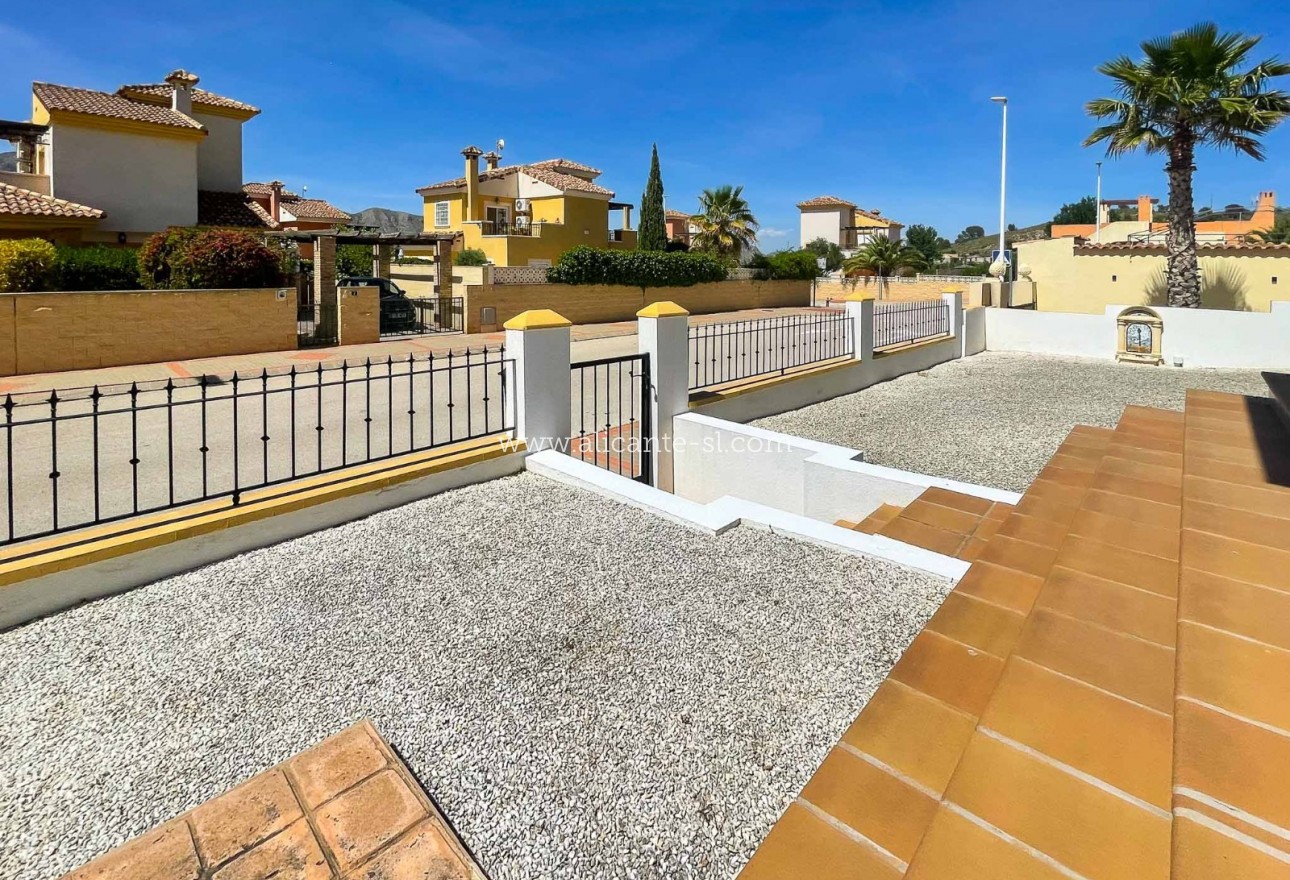 Resale - Villa / Doppelhaushälfte - Hondón de las Nieves