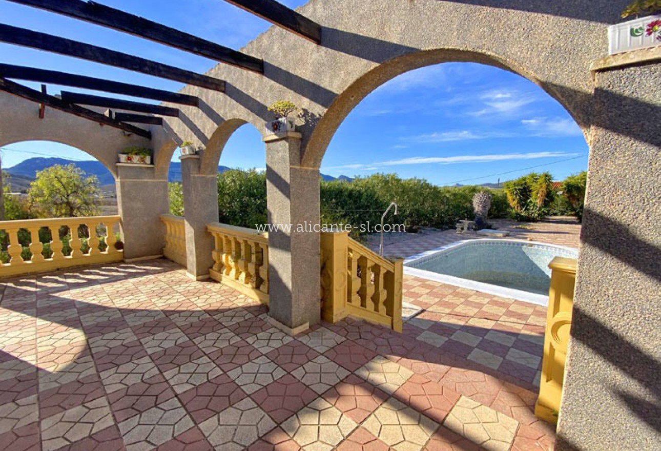 Resale - Villa / Doppelhaushälfte - Hondón de las Nieves