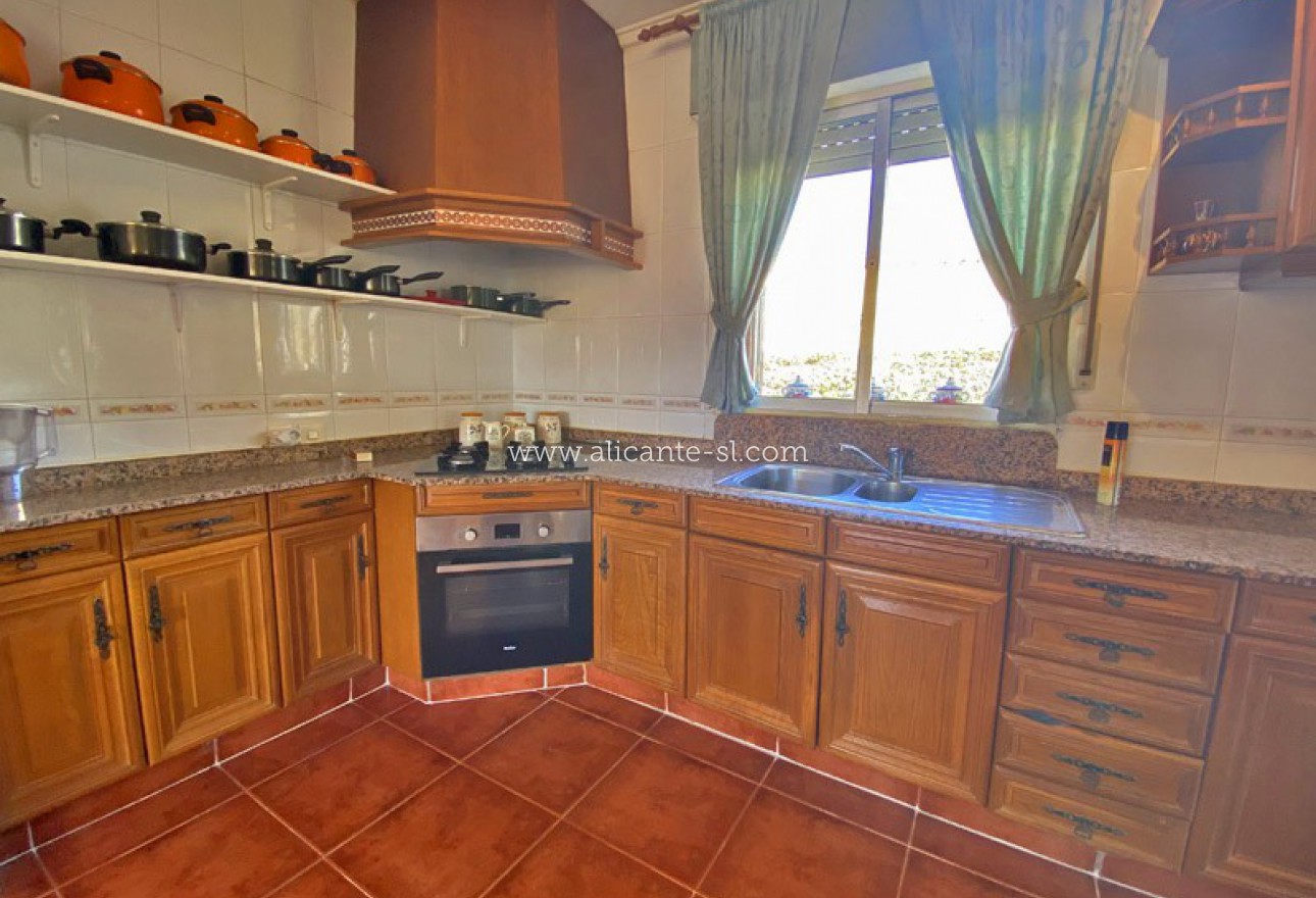 Resale - Villa / Doppelhaushälfte - Hondón de las Nieves