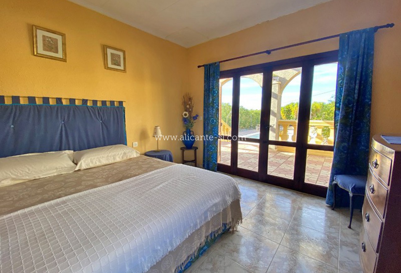 Resale - Villa / Doppelhaushälfte - Hondón de las Nieves