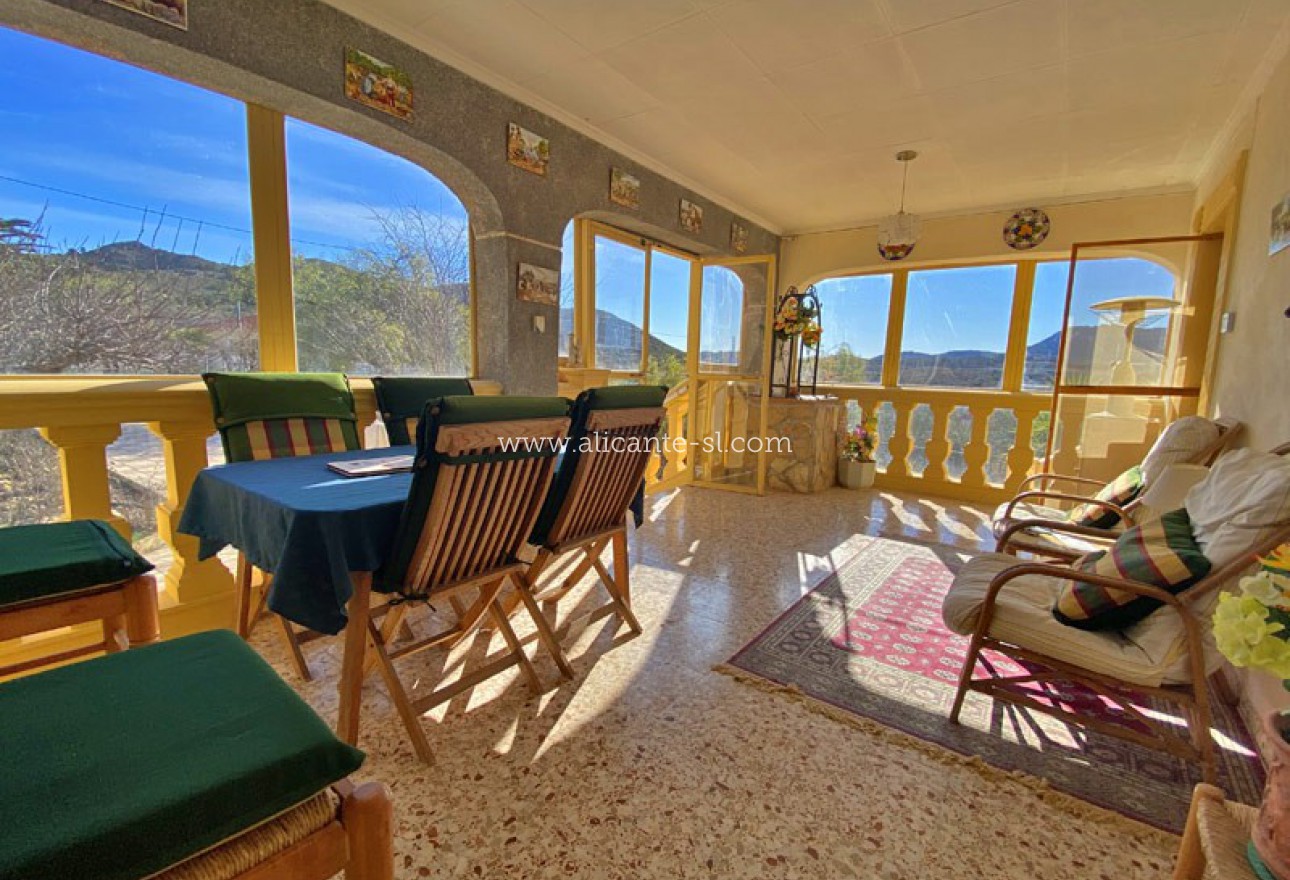 Resale - Villa / Doppelhaushälfte - Hondón de las Nieves