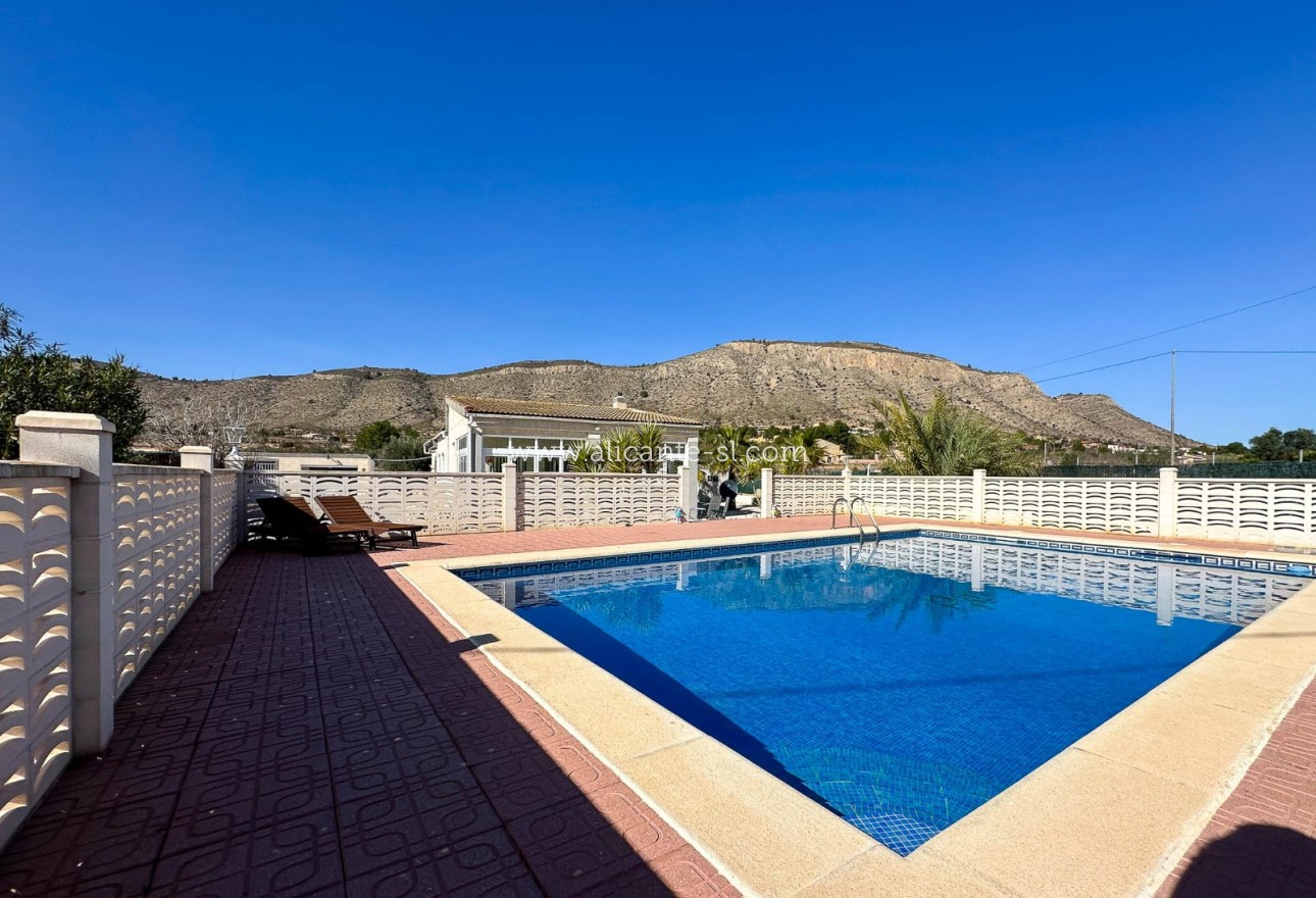 Resale - Villa / Doppelhaushälfte - Hondón de las Nieves