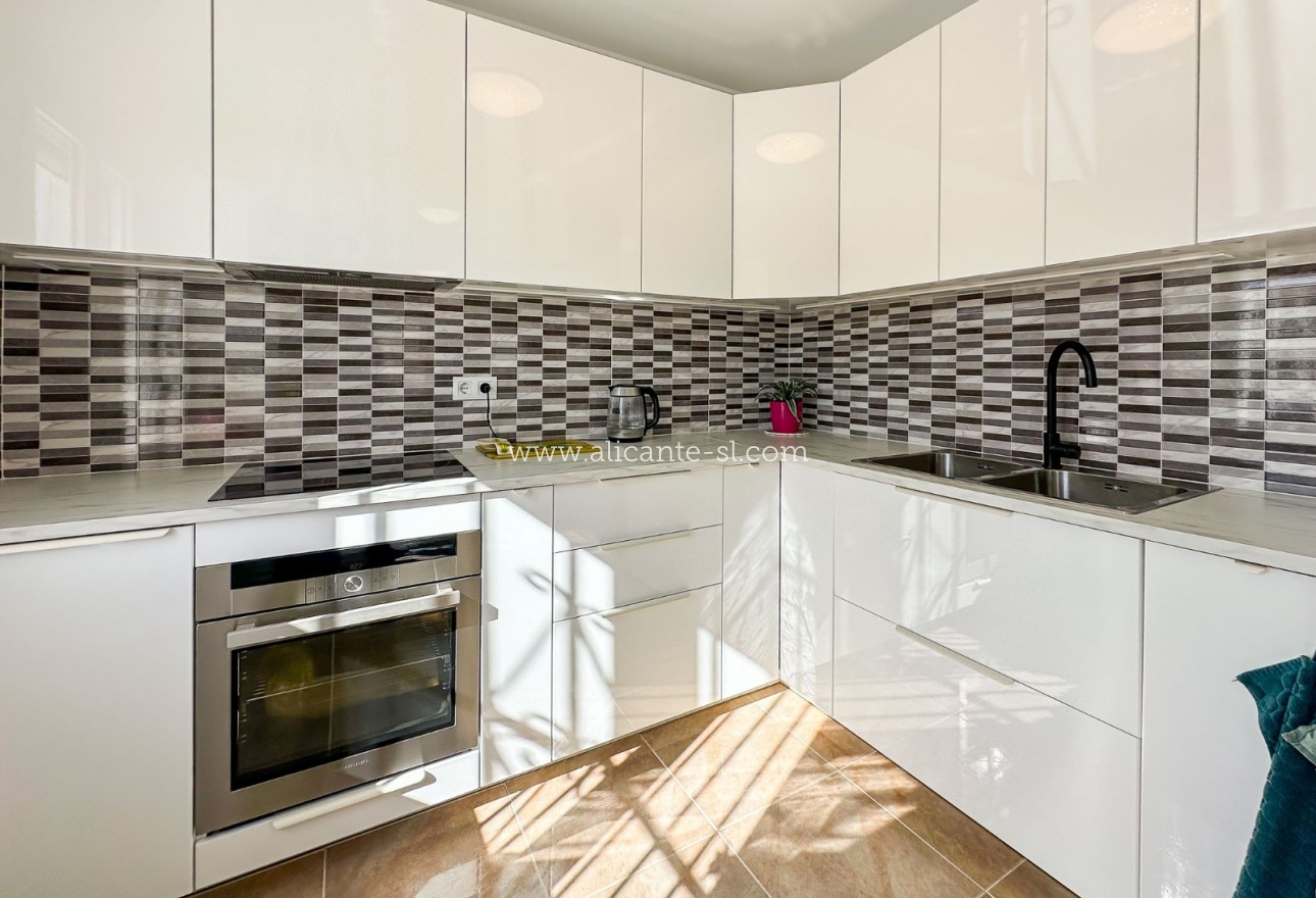 Resale - Villa / Doppelhaushälfte - Hondón de las Nieves