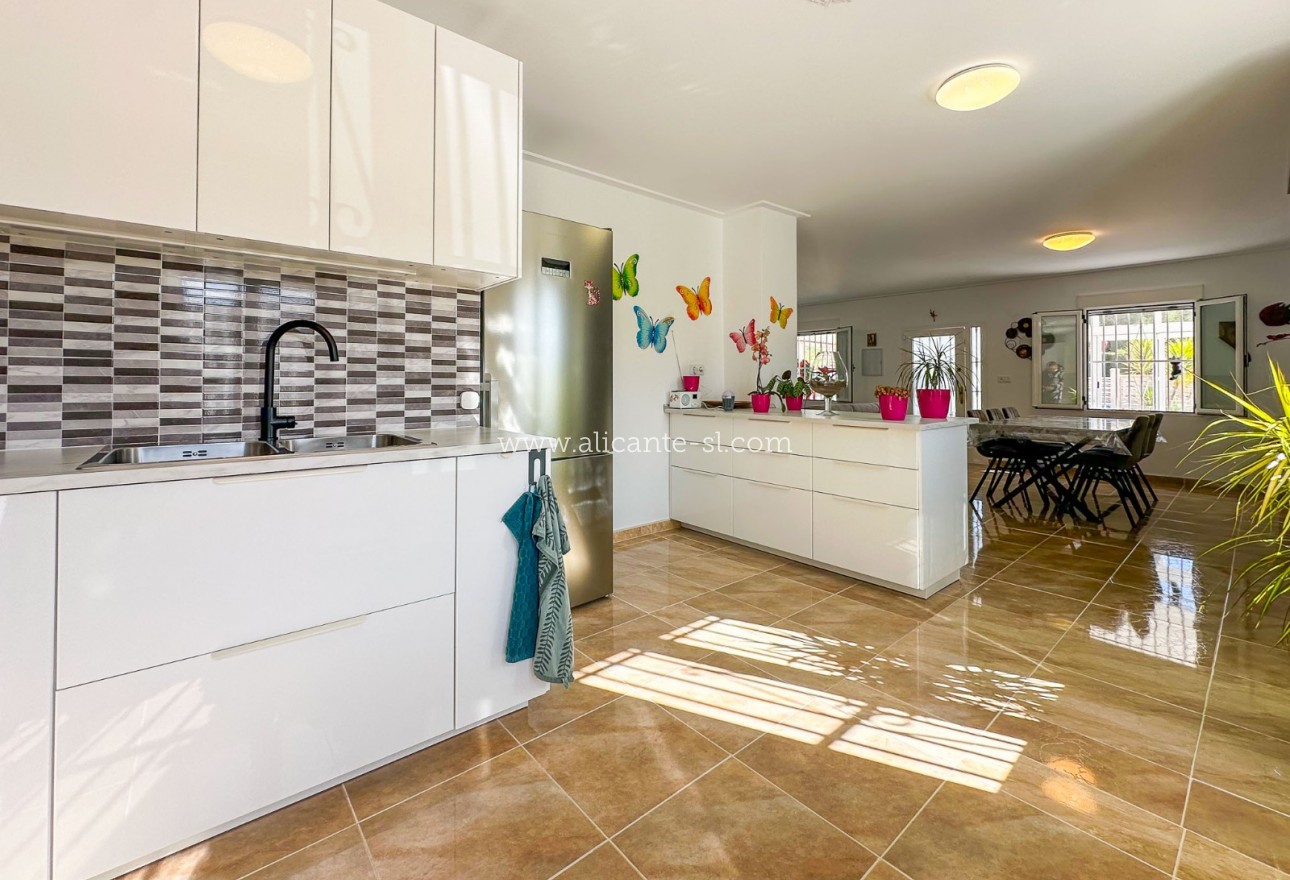 Resale - Villa / Doppelhaushälfte - Hondón de las Nieves