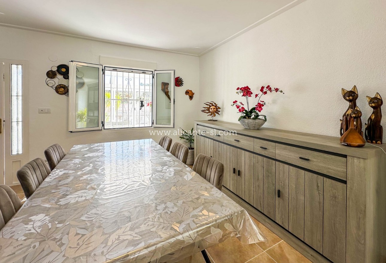 Resale - Villa / Doppelhaushälfte - Hondón de las Nieves