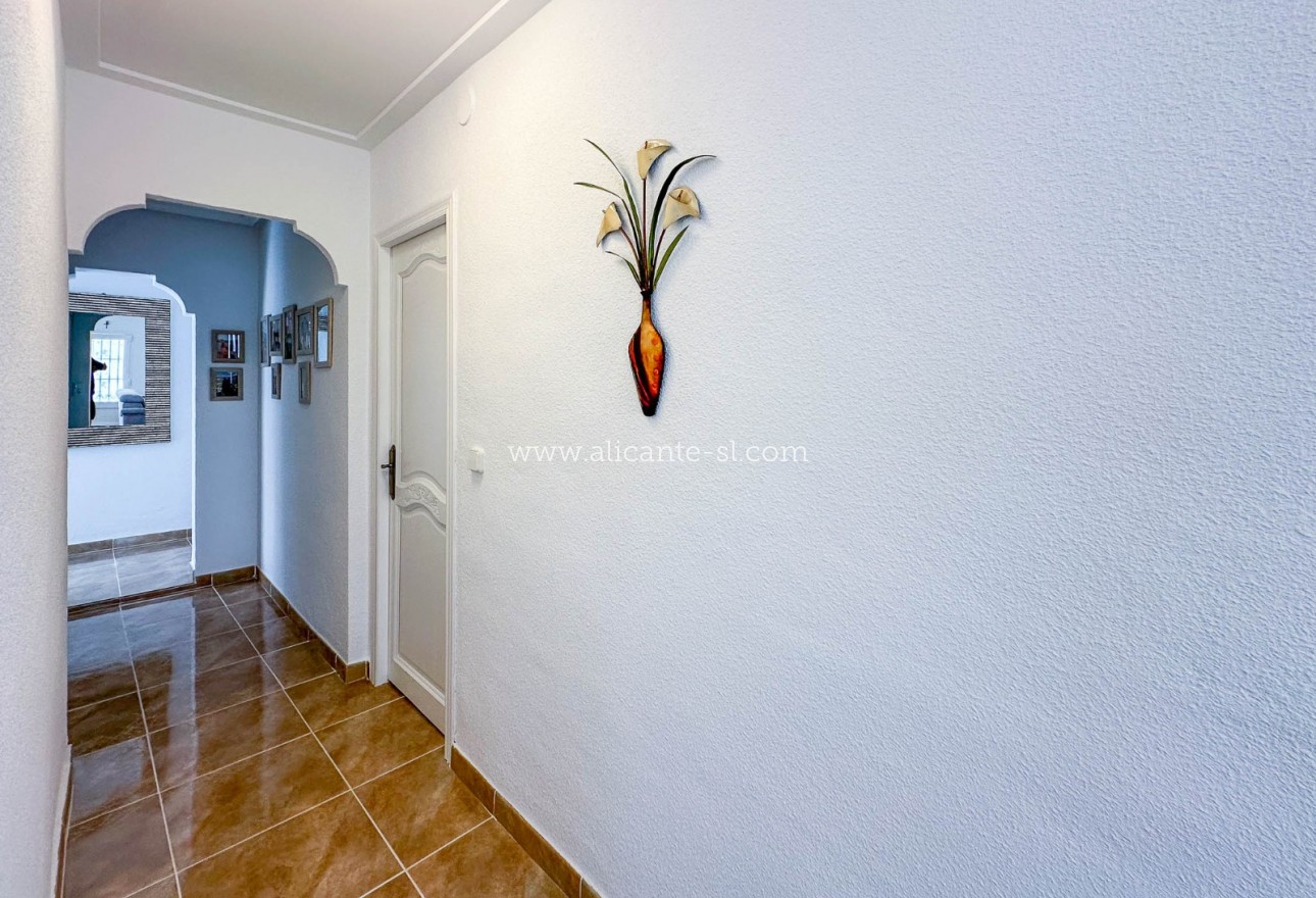 Resale - Villa / Doppelhaushälfte - Hondón de las Nieves