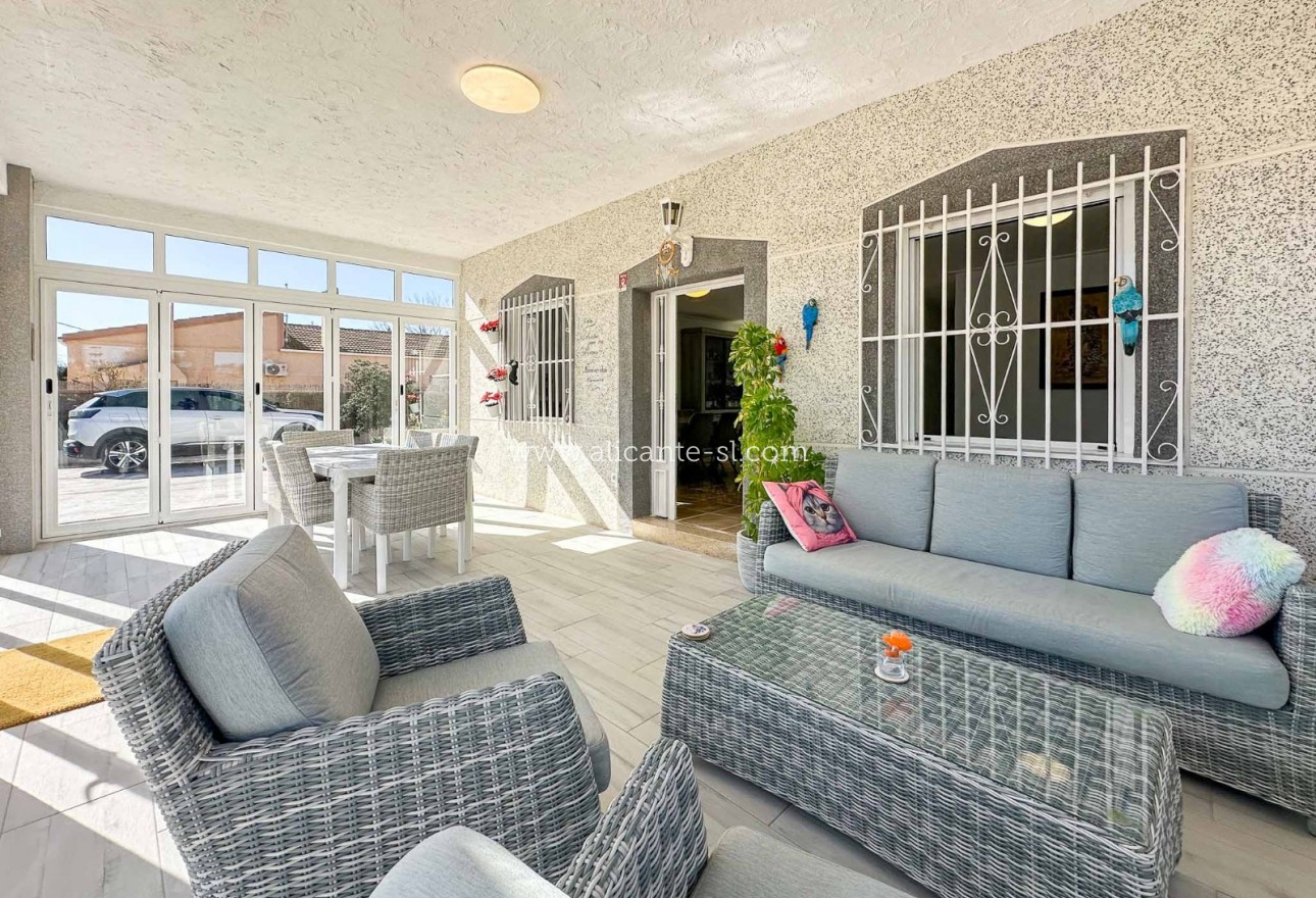 Resale - Villa / Doppelhaushälfte - Hondón de las Nieves