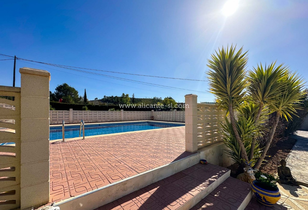 Resale - Villa / Doppelhaushälfte - Hondón de las Nieves