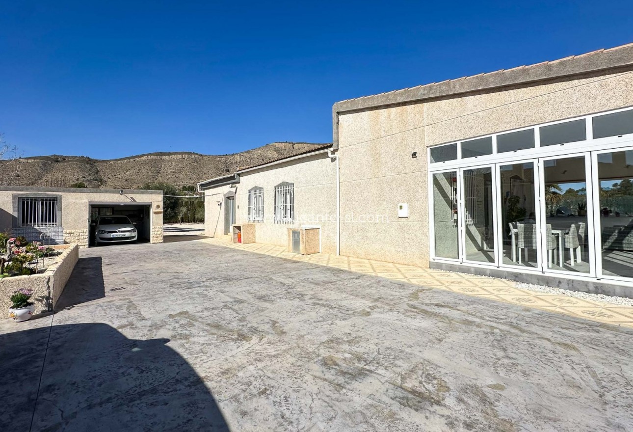 Resale - Villa / Doppelhaushälfte - Hondón de las Nieves