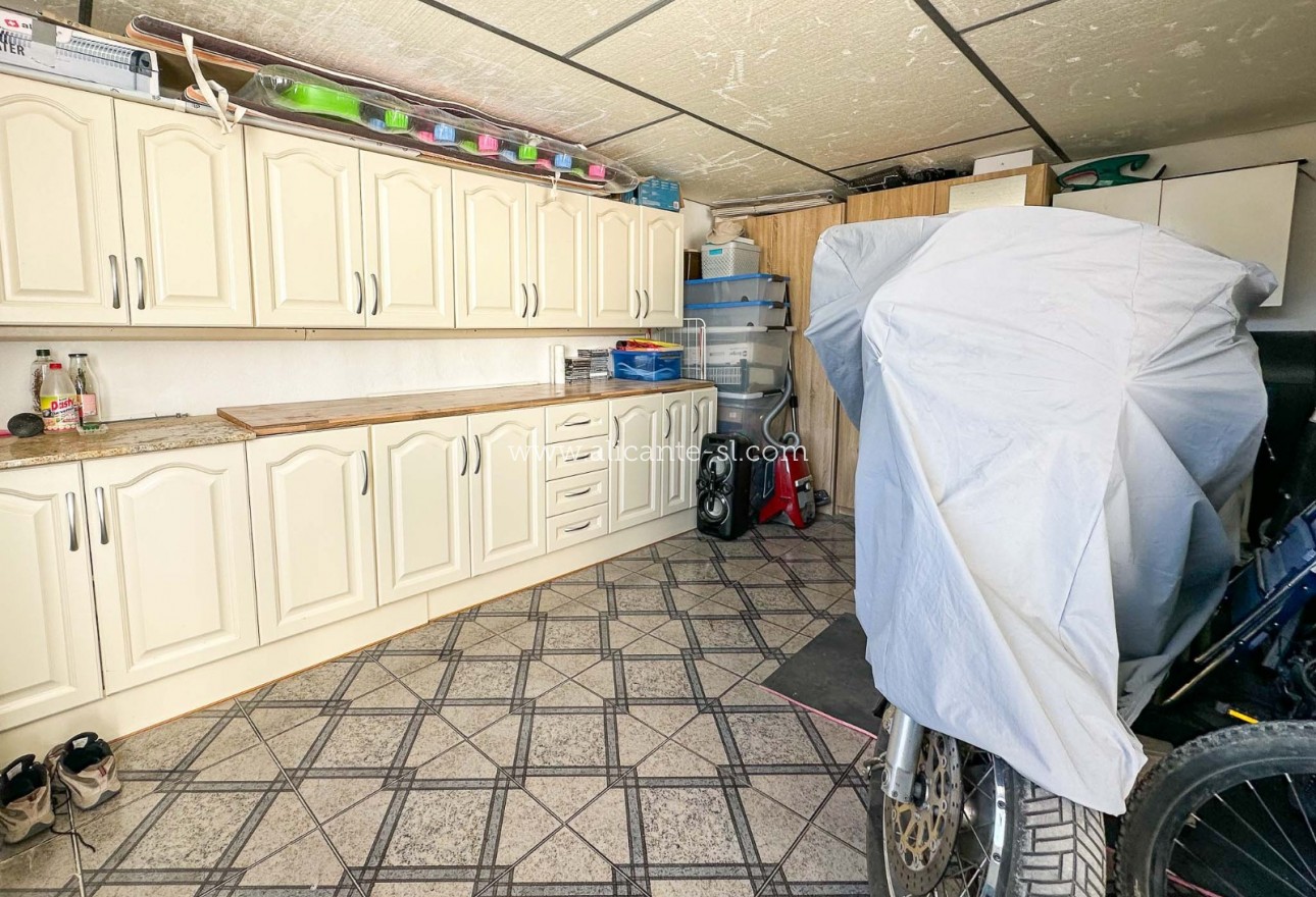 Resale - Villa / Doppelhaushälfte - Hondón de las Nieves