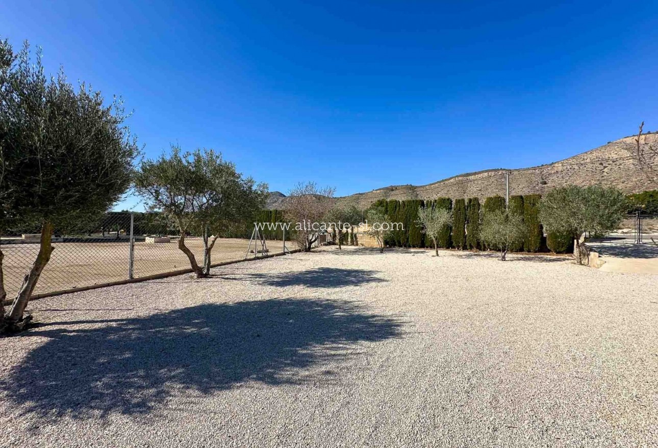 Resale - Villa / Doppelhaushälfte - Hondón de las Nieves