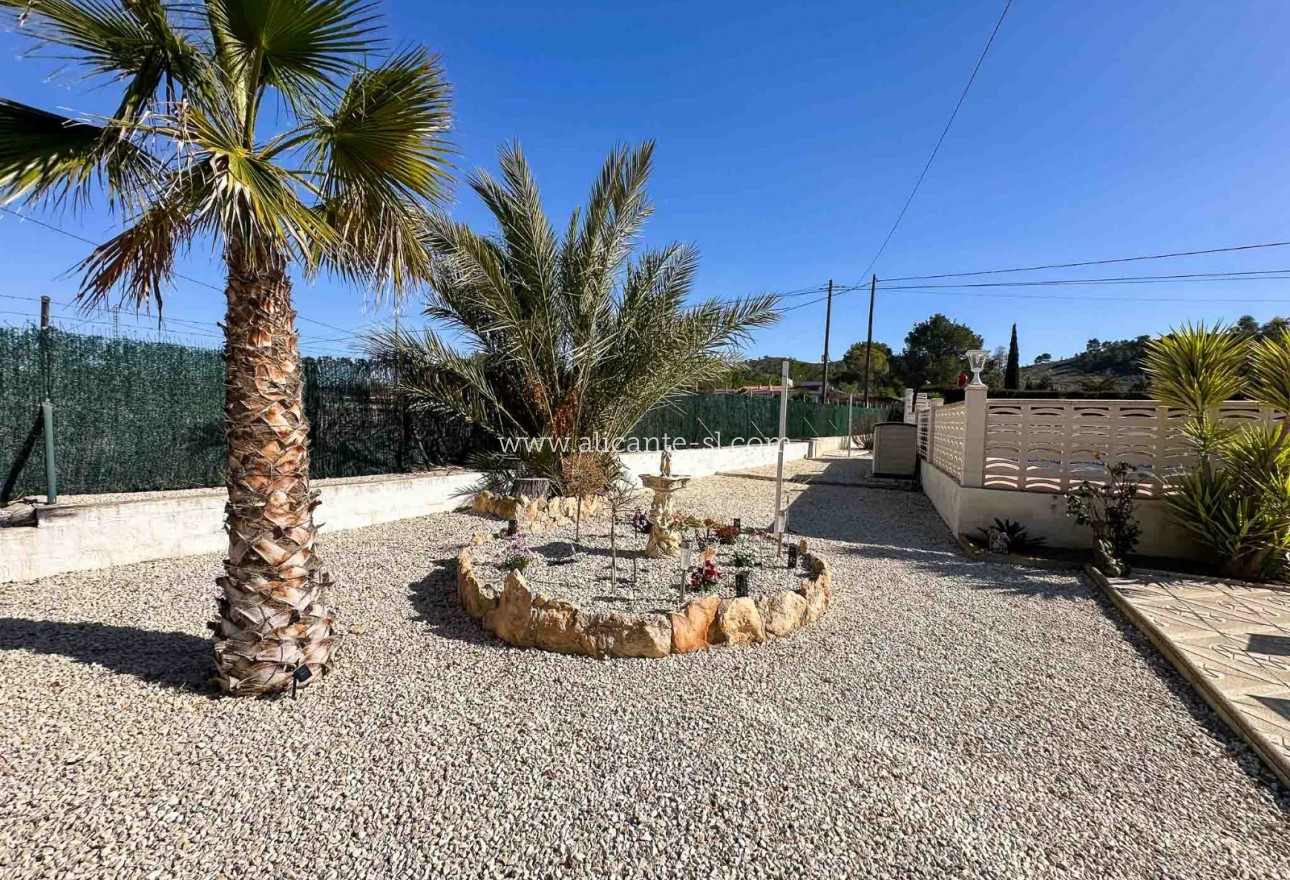 Resale - Villa / Doppelhaushälfte - Hondón de las Nieves