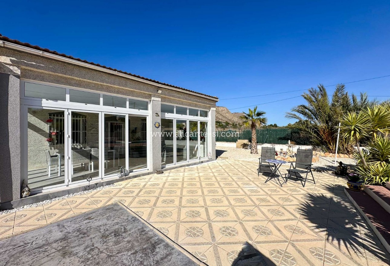 Resale - Villa / Doppelhaushälfte - Hondón de las Nieves