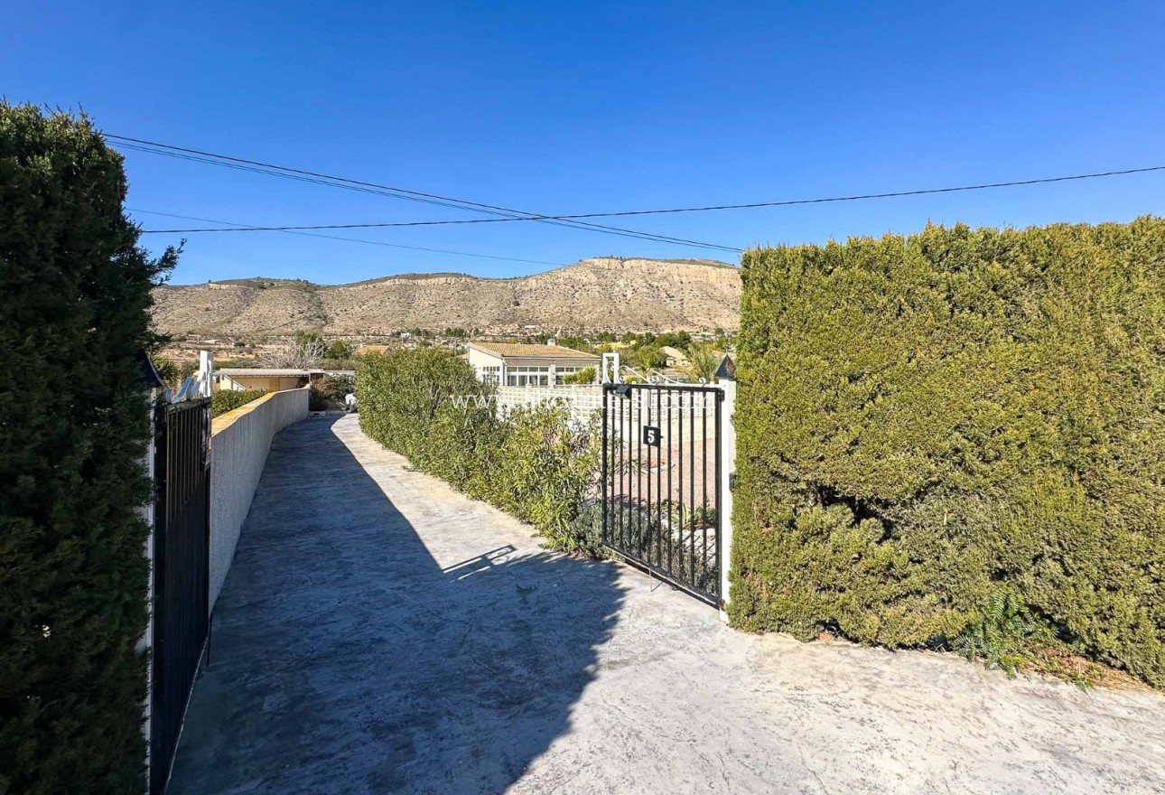 Resale - Villa / Doppelhaushälfte - Hondón de las Nieves