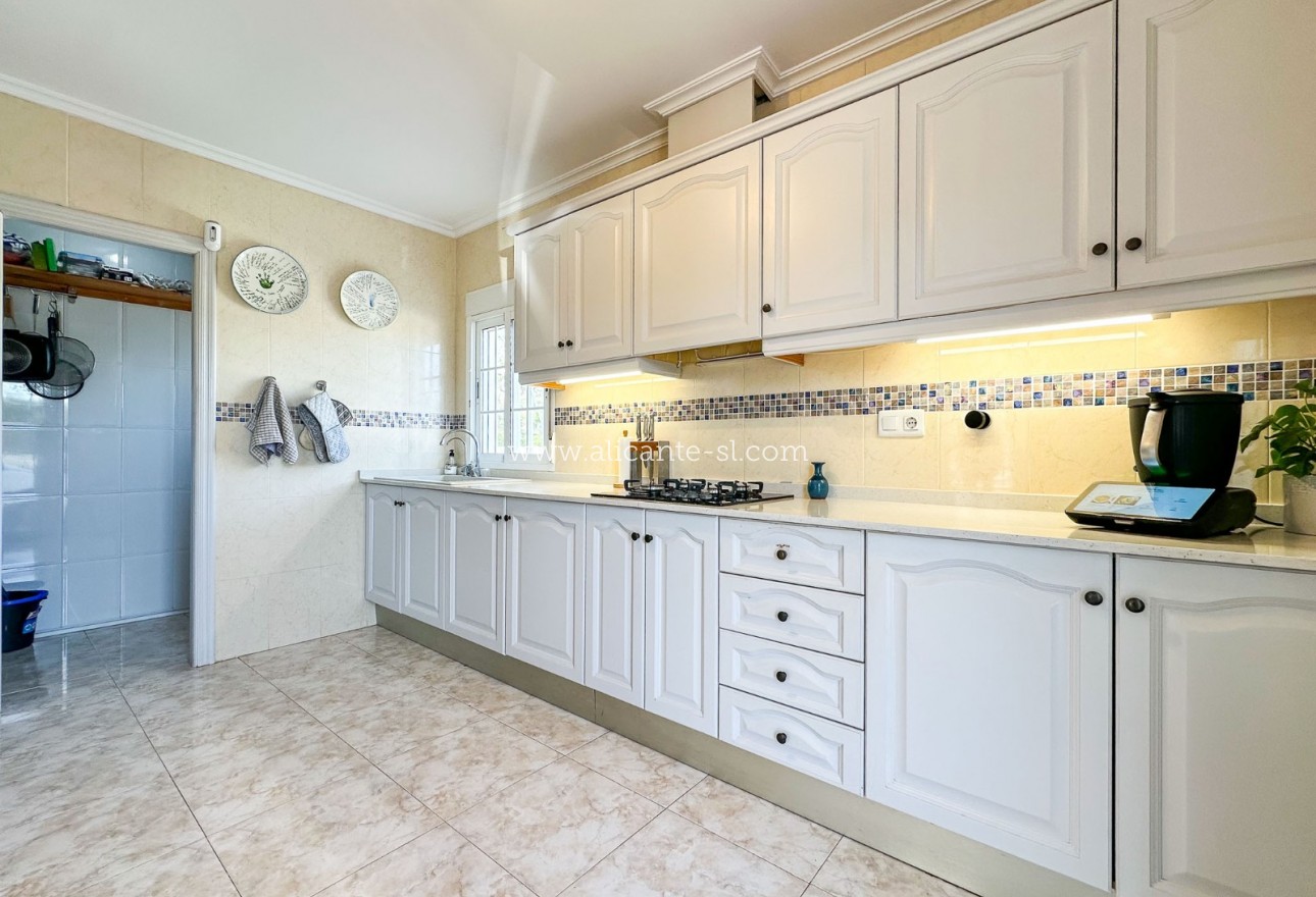 Resale - Villa / Doppelhaushälfte - Hondón de los Fráiles