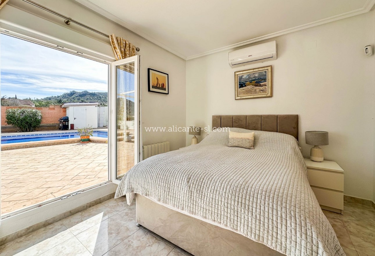 Resale - Villa / Doppelhaushälfte - Hondón de los Fráiles