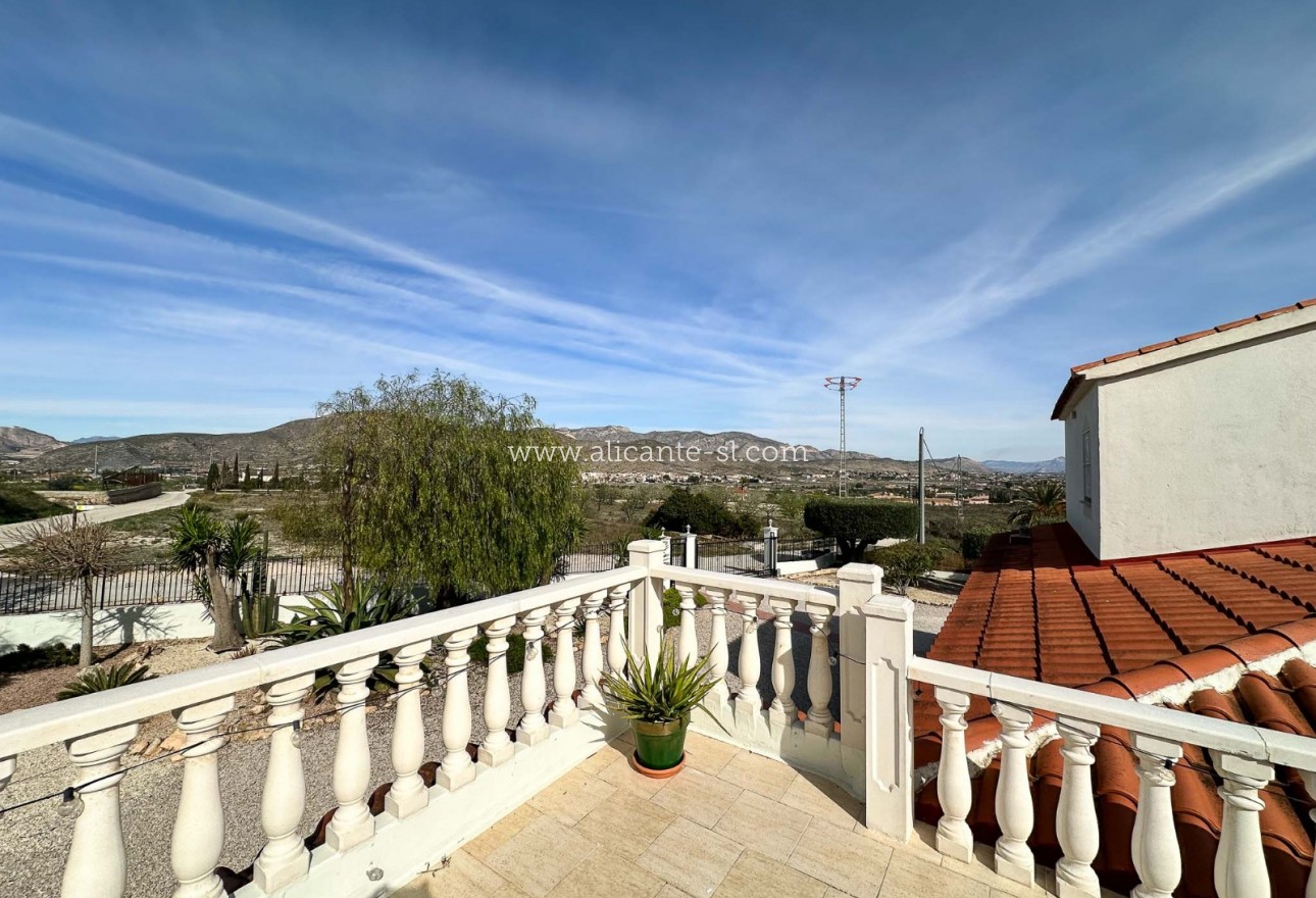 Resale - Villa / Doppelhaushälfte - Hondón de los Fráiles