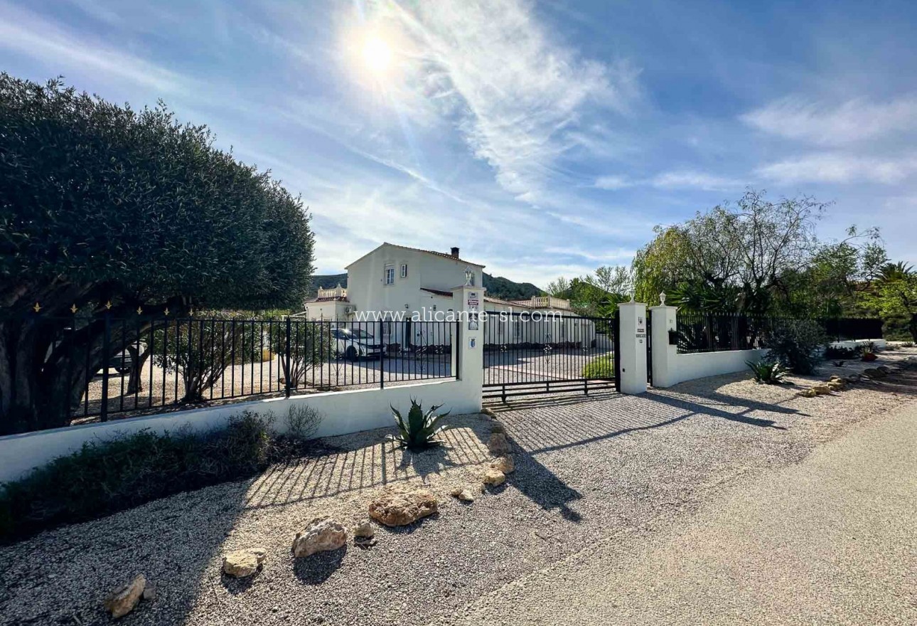 Resale - Villa / Doppelhaushälfte - Hondón de los Fráiles