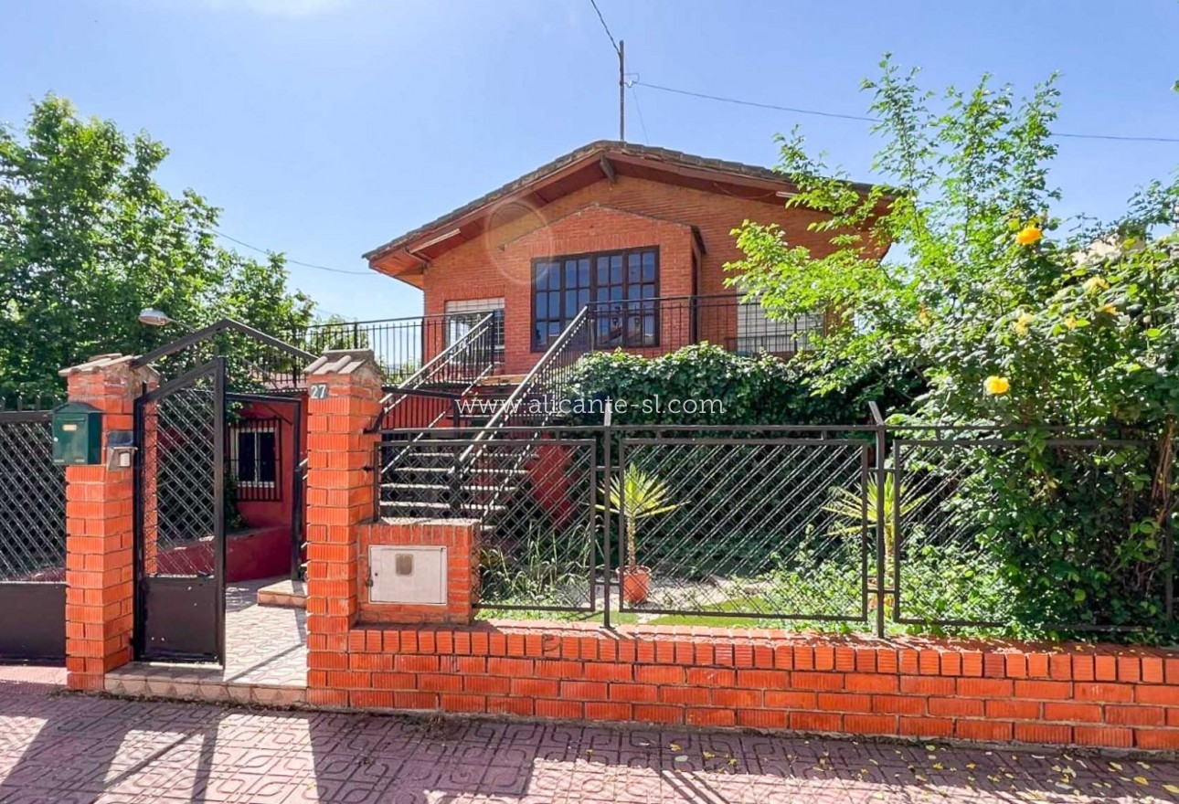 Resale - Villa / Doppelhaushälfte - Hondón de los Fráiles