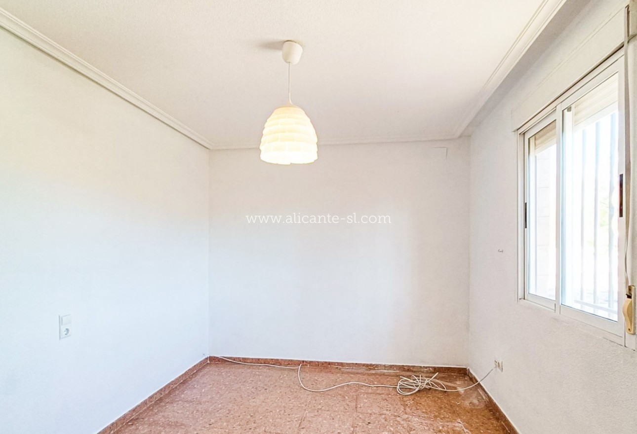 Resale - Villa / Doppelhaushälfte - Hondón de los Fráiles