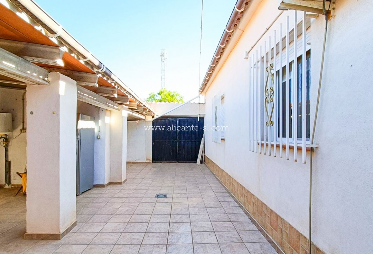 Resale - Villa / Doppelhaushälfte - Hondón de los Fráiles