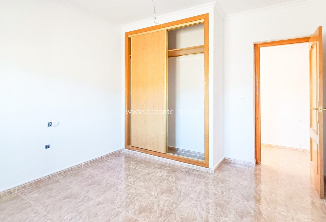 Resale - Villa / Doppelhaushälfte - Hondón de los Fráiles