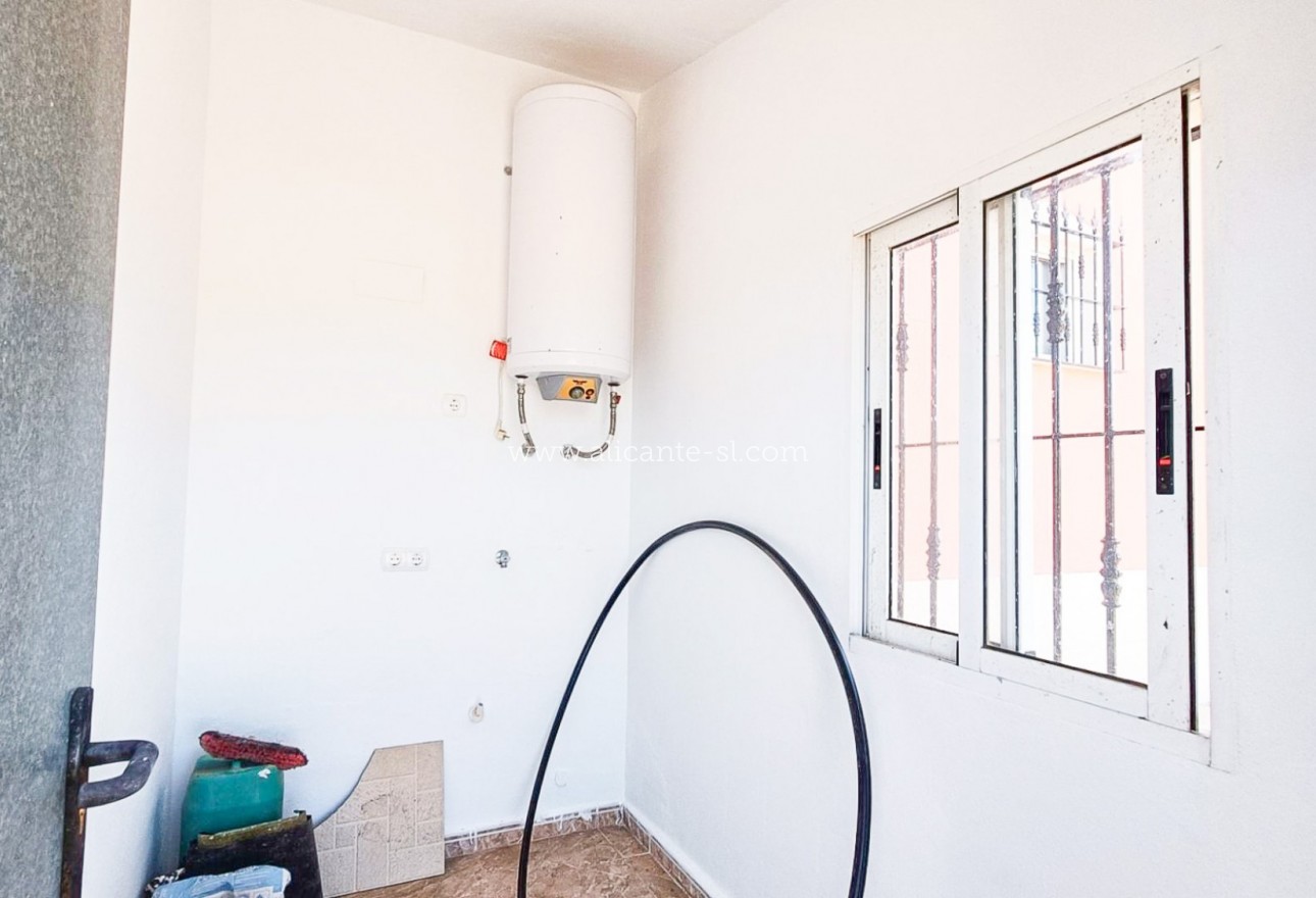 Resale - Villa / Doppelhaushälfte - Hondón de los Fráiles