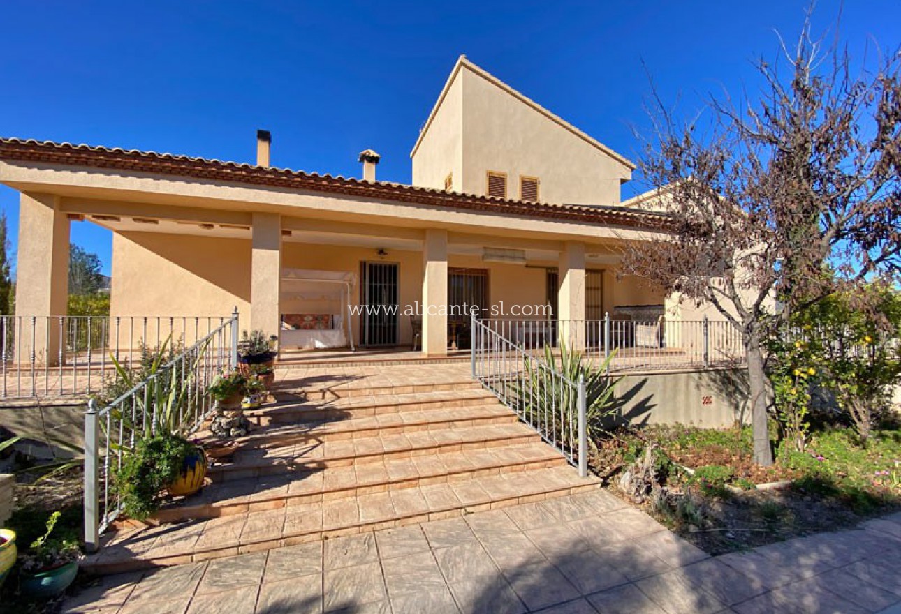 Resale - Villa / Doppelhaushälfte - La Romana