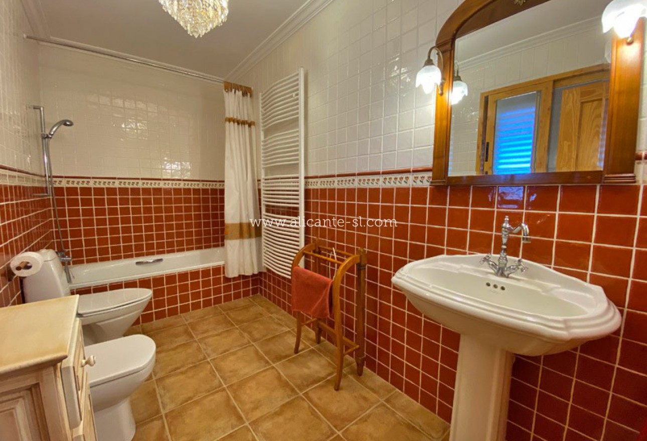 Resale - Villa / Doppelhaushälfte - La Romana