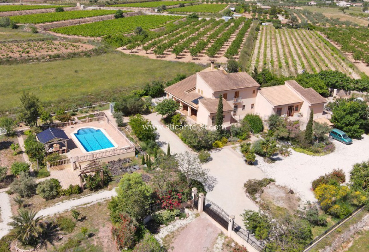 Resale - Villa / Doppelhaushälfte - La Romana