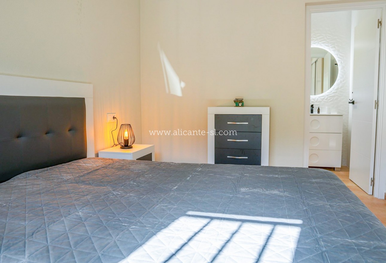 Resale - Villa / Doppelhaushälfte - La Romana