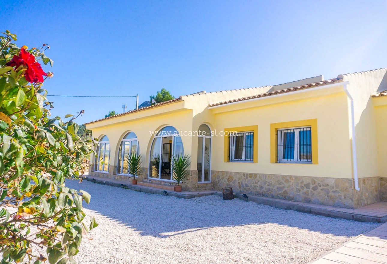 Resale - Villa / Doppelhaushälfte - La Romana