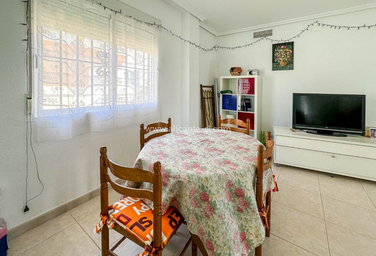 Resale - Villa / Doppelhaushälfte - La Romana