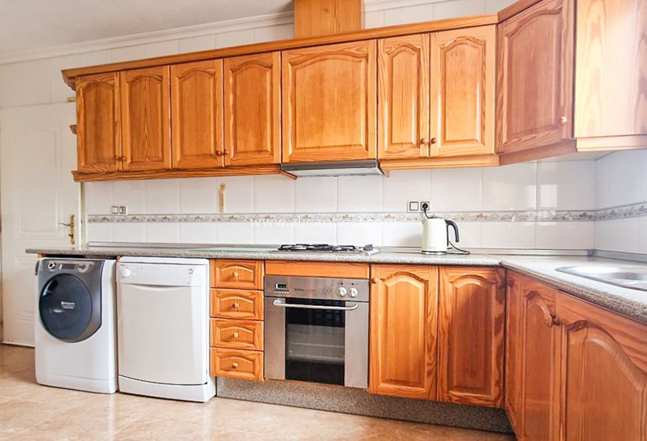 Resale - Villa / Doppelhaushälfte - La Romana