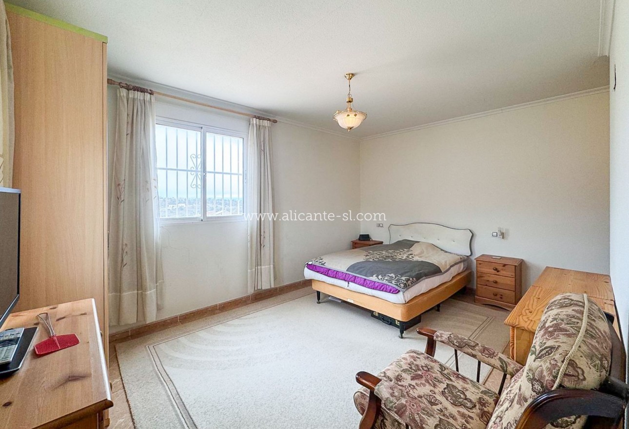 Resale - Villa / Doppelhaushälfte - La Romana