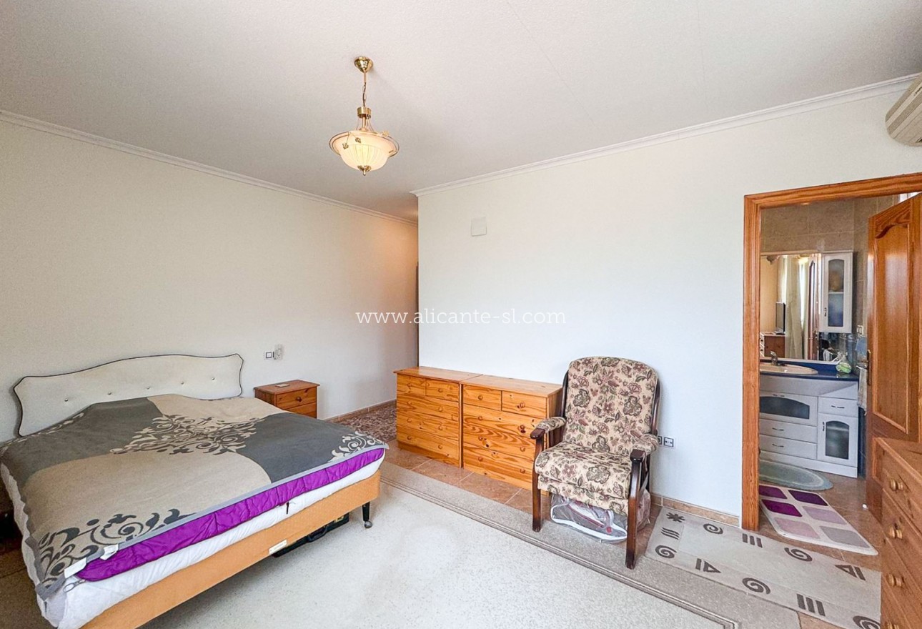 Resale - Villa / Doppelhaushälfte - La Romana